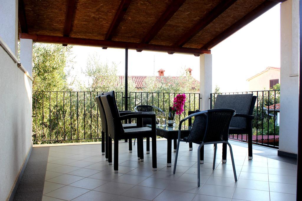 Apartments Cavae Romanae Medulin Exterior photo